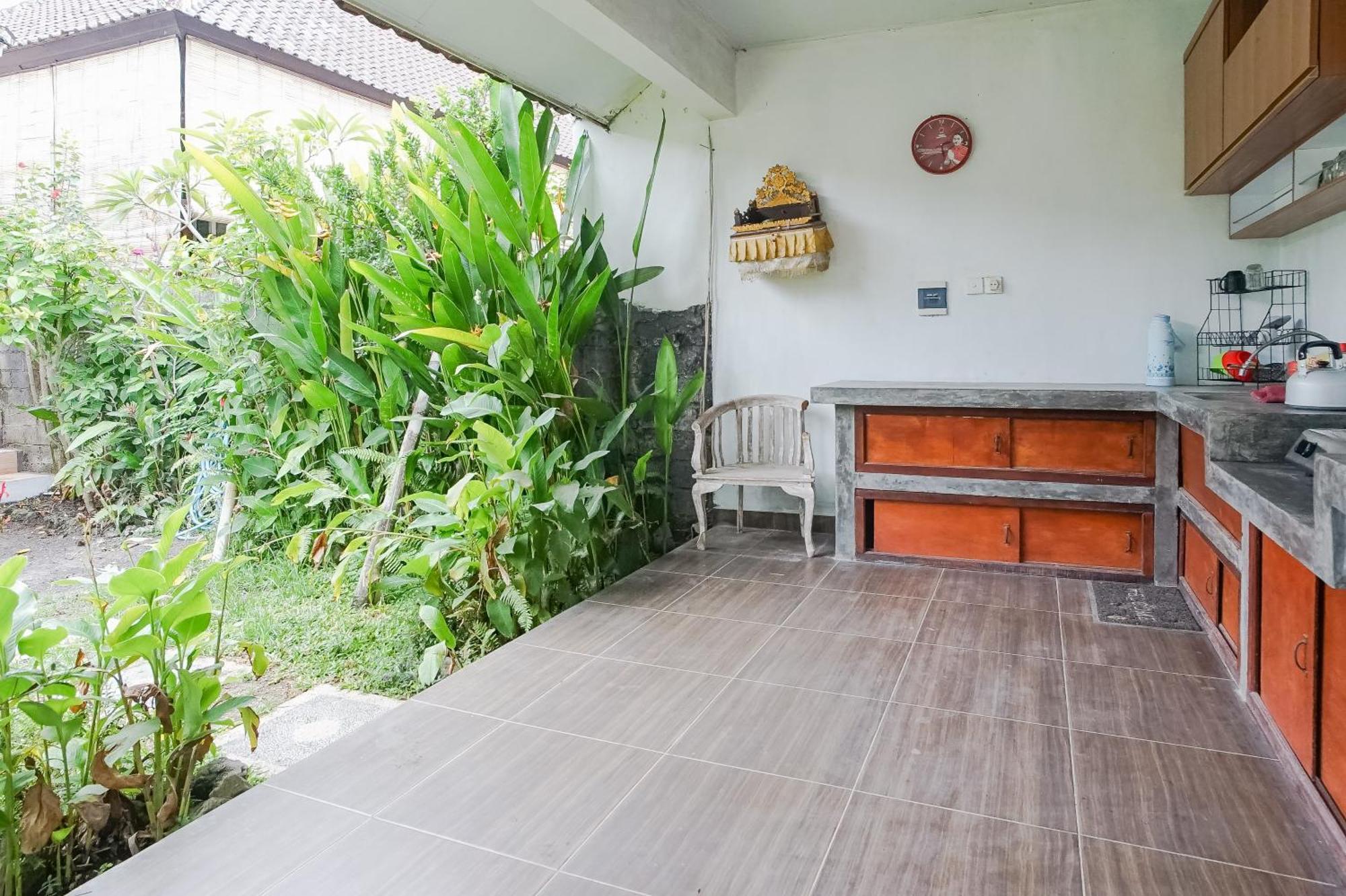 Karan Homestay Canggu Exterior photo